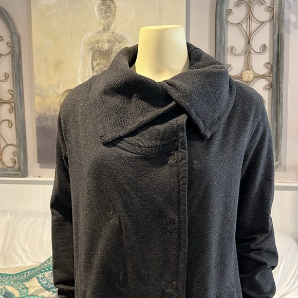 Lululemon - Picture 2 of 6